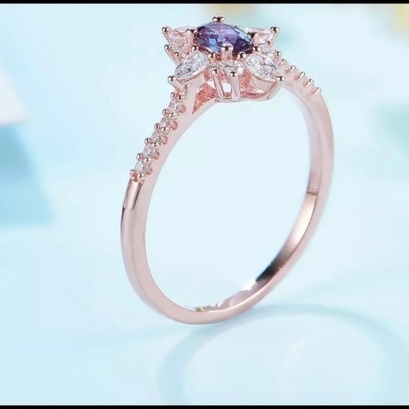 Alexandrite and Zircon Rose Gold Ring - Picture 2 of 15